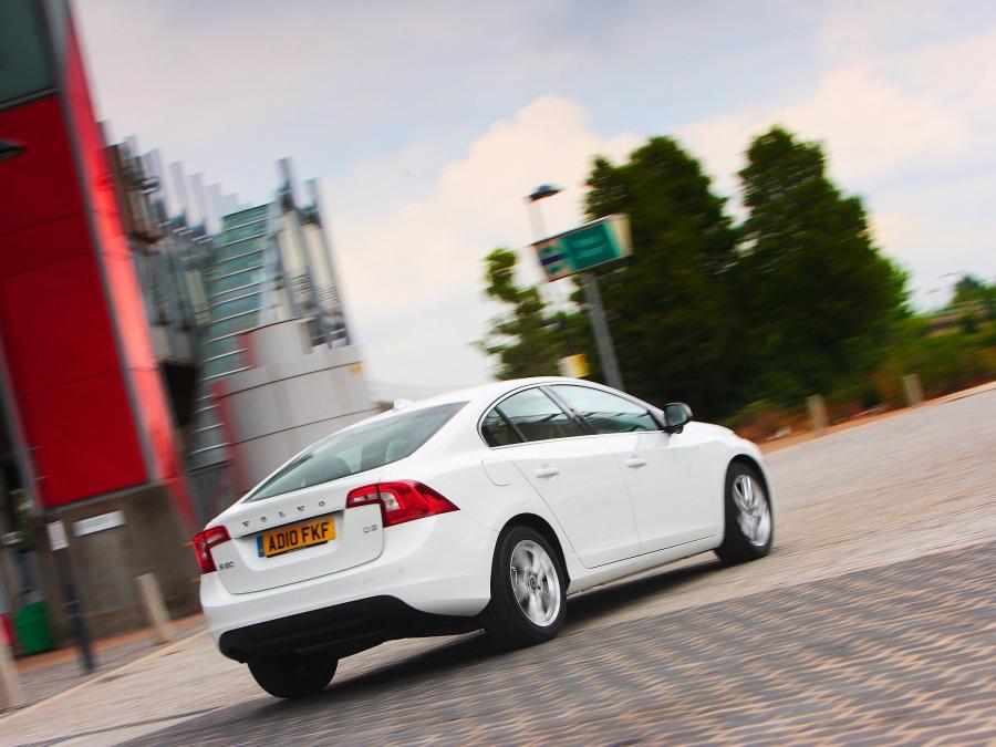  Volvo S60 D3 2010 года  (UK) (фото 11 из 27)